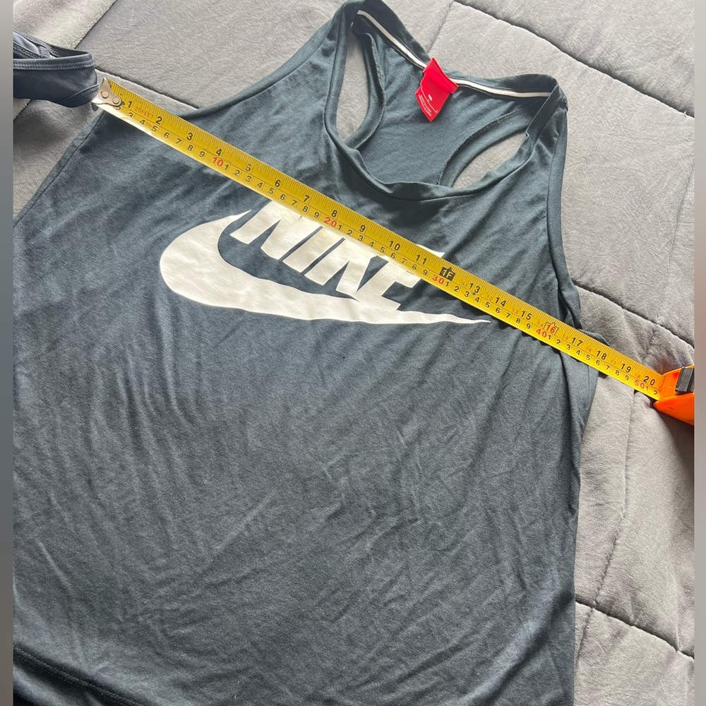 Nike Workout Tank - Picture 3 of 5